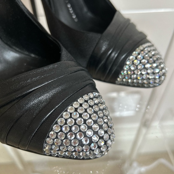 Giuseppe Zanotti Black Pumps with Crystals - Picture 2 of 6